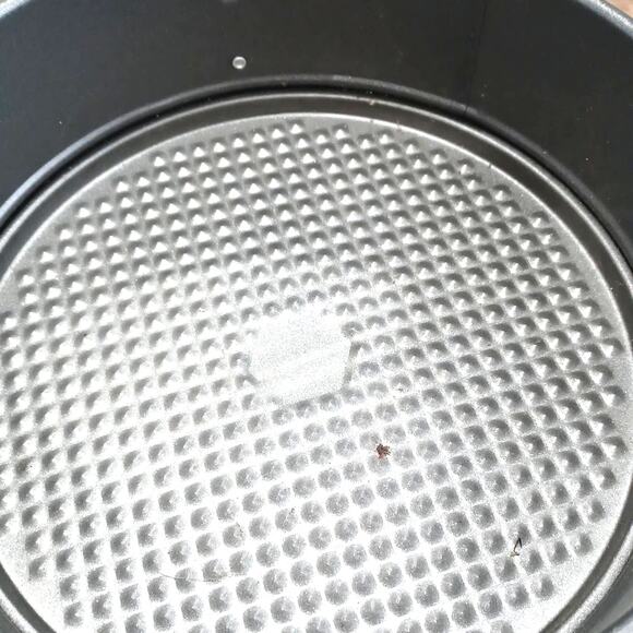 TWO CHEESECAKE / SPRINGFORM PANS 8" & 10" NON-STICK - Picture 3 of 4